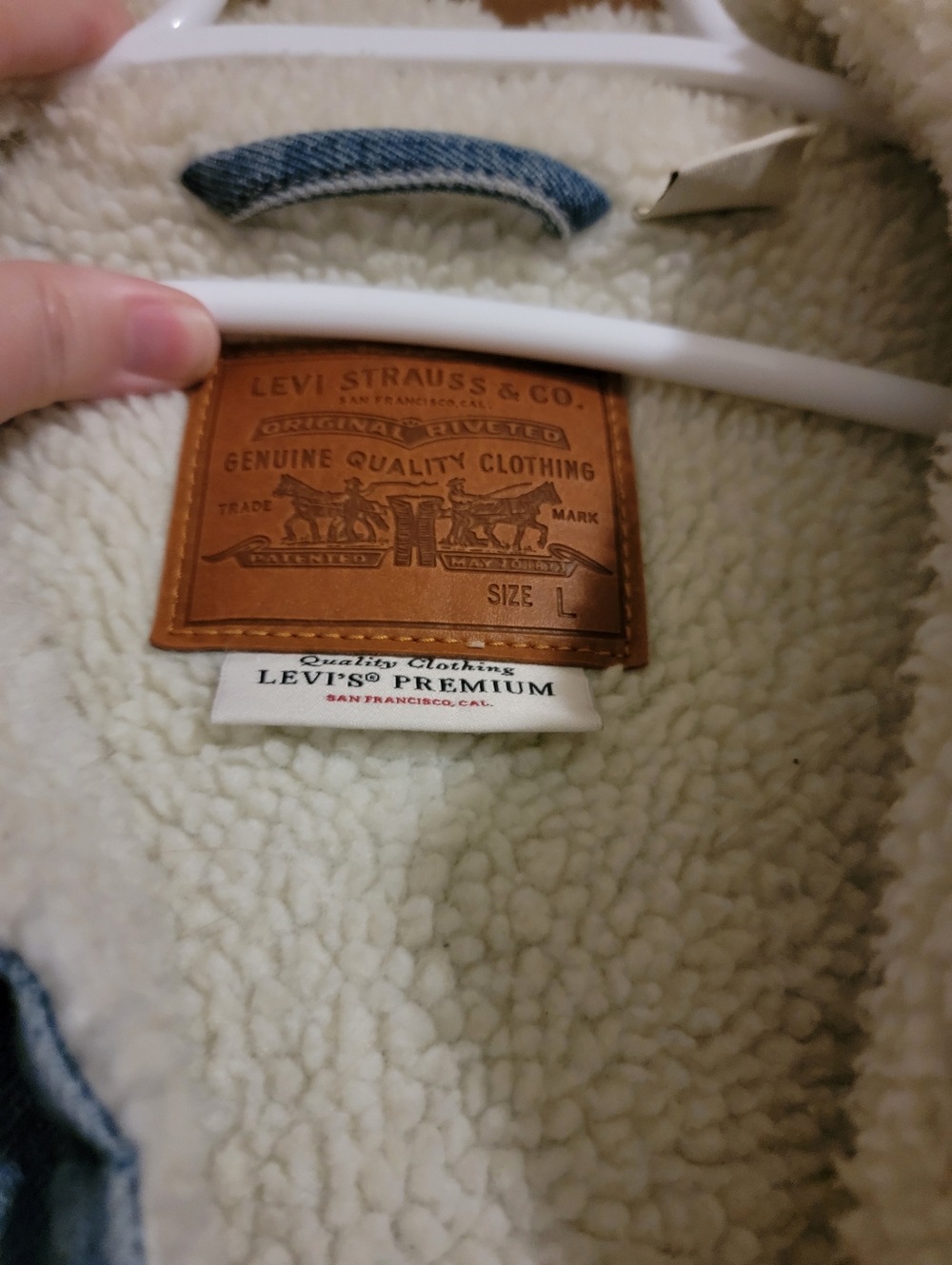 Levi's Blue Denim Jacket with Cream Sherpa Collar - Picture 3 of 3
